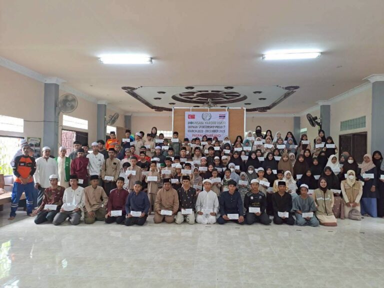 พิธีมอบทุนการศึกษาให้กับเด็กกำพร้า