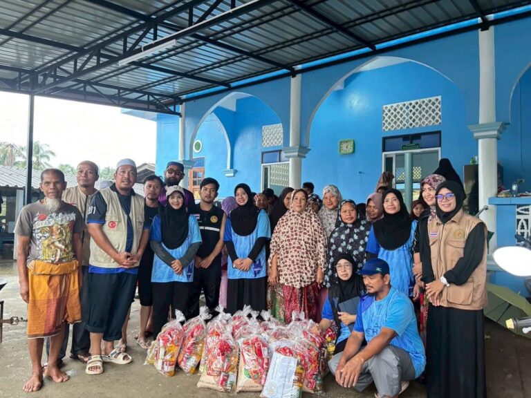 ลงพื้นที่ช่วยเหลือผู้ประสบภัยน้ำท่วม