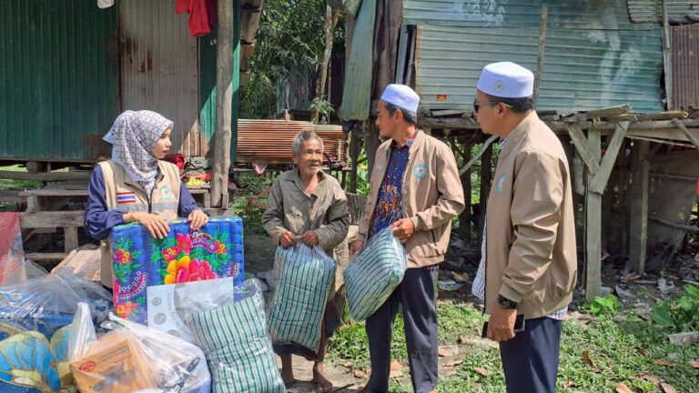 ลงพื้นที่เยี่ยมเยือนและให้กำลังใจแก่ผู้ประสบอุทกภัยน้ำท่วม